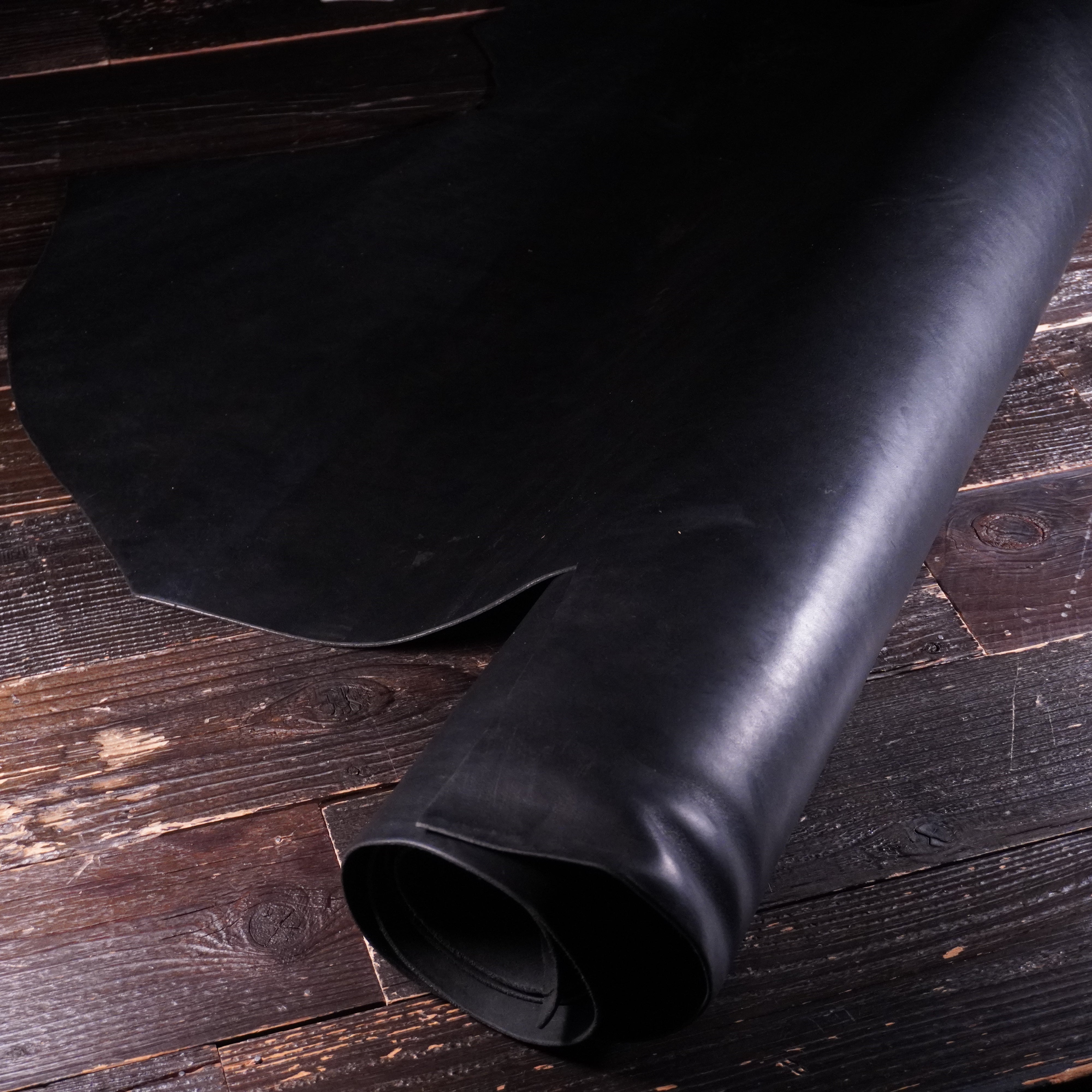 Horween - Black 6oz Nº.7