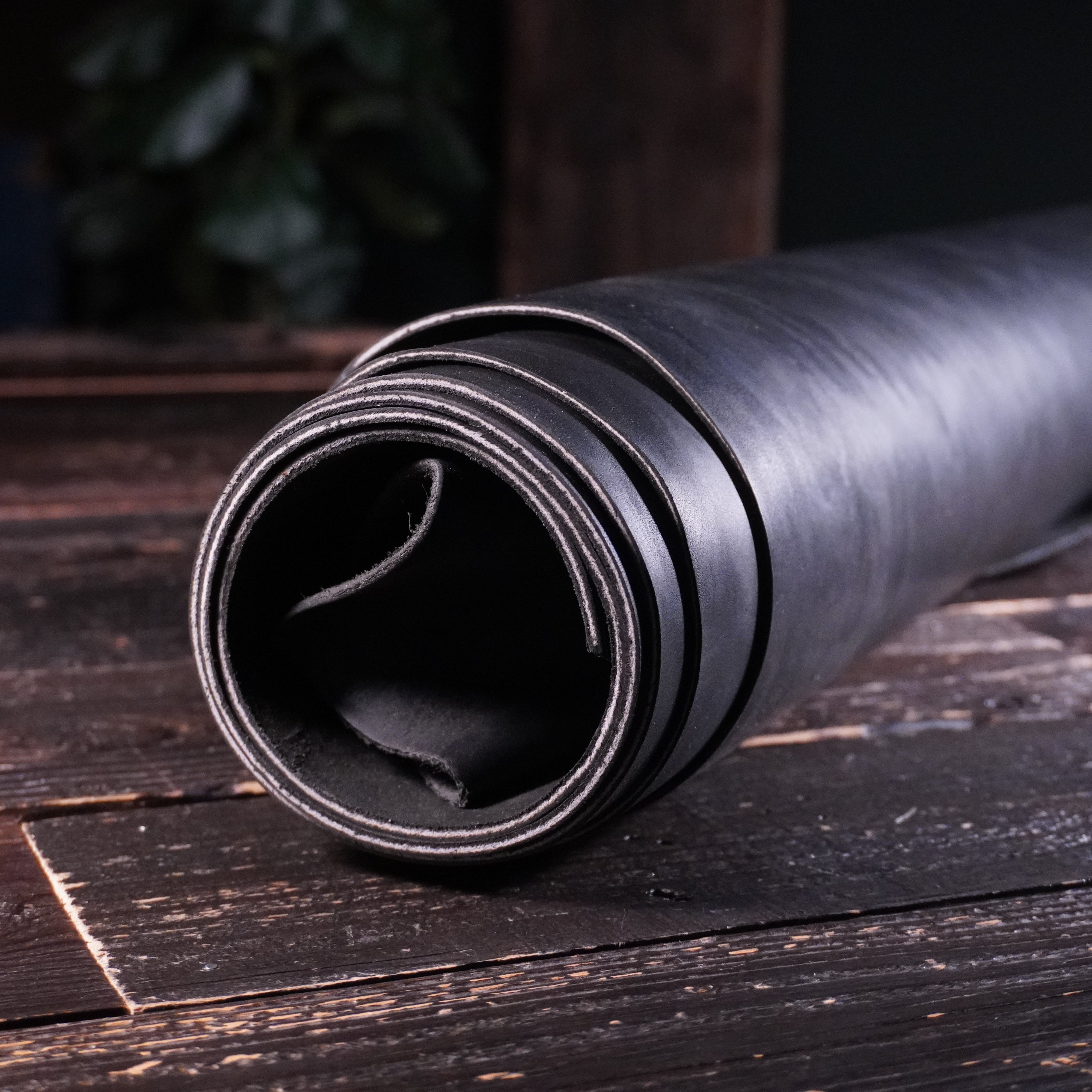 Horween - Black 6oz Nº.8