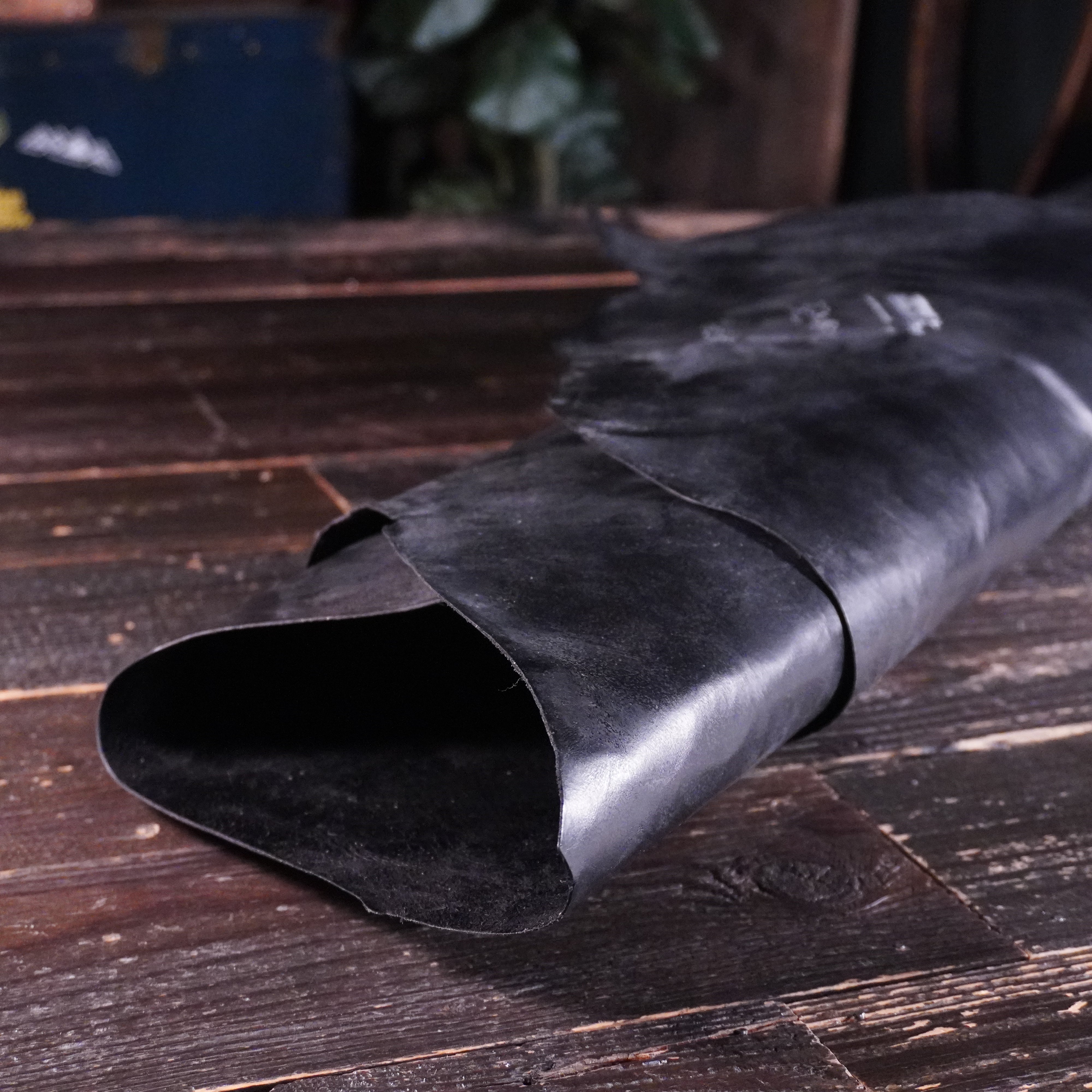 Horween - Double Waxed Black Horse Front Nº.7