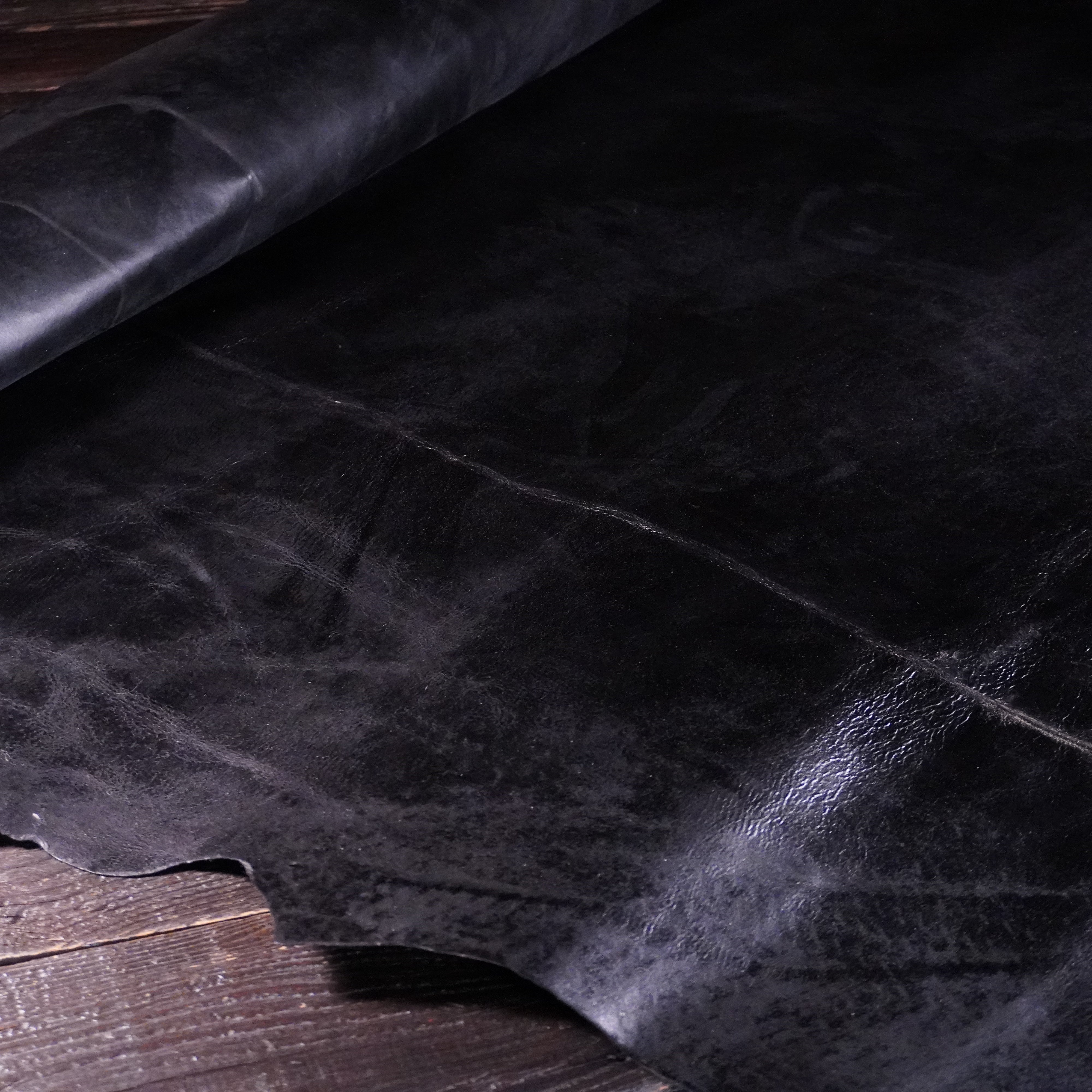 Horween - Double Waxed Black Horse Front Nº.7