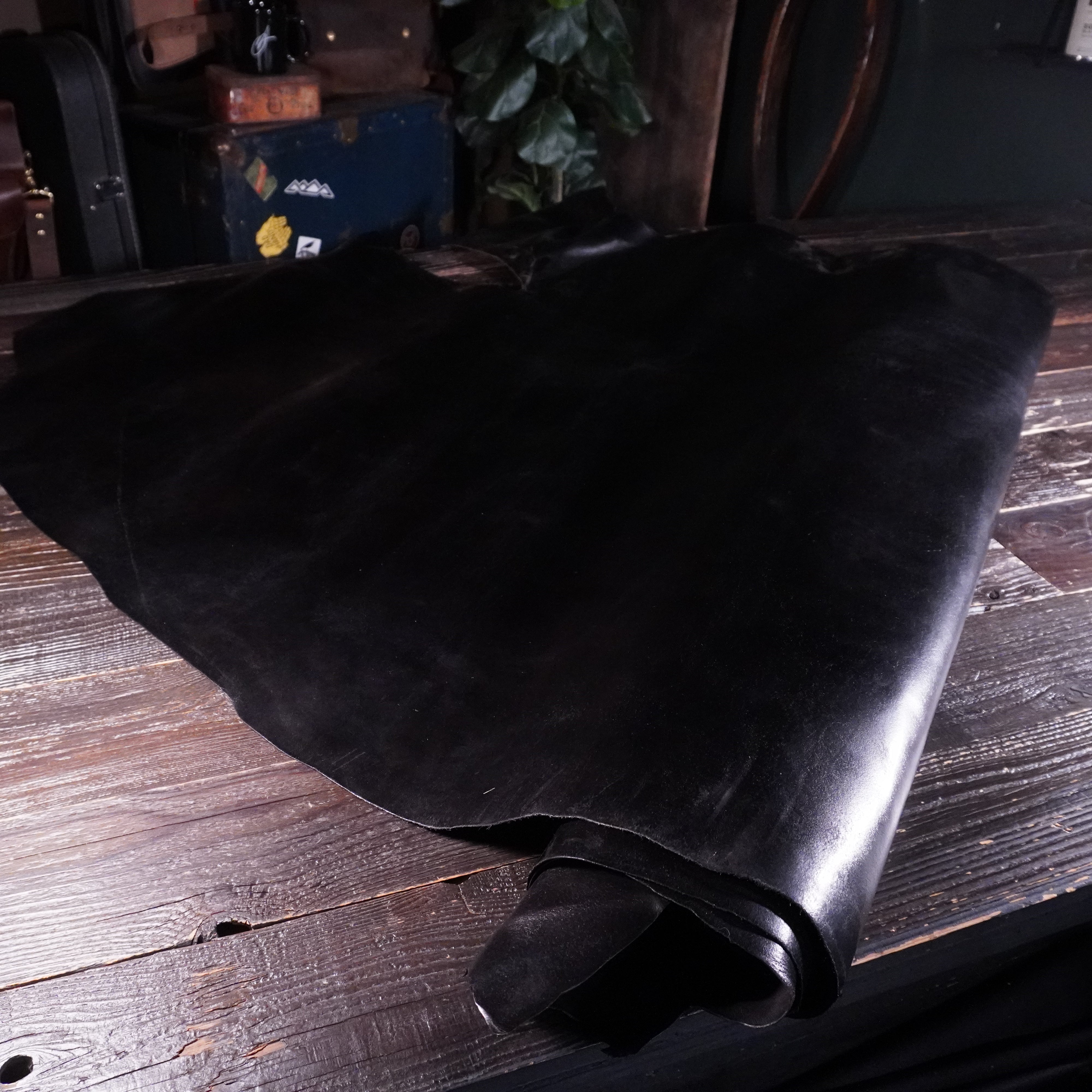 Horween - Double Waxed Black Horse Front Nº.8
