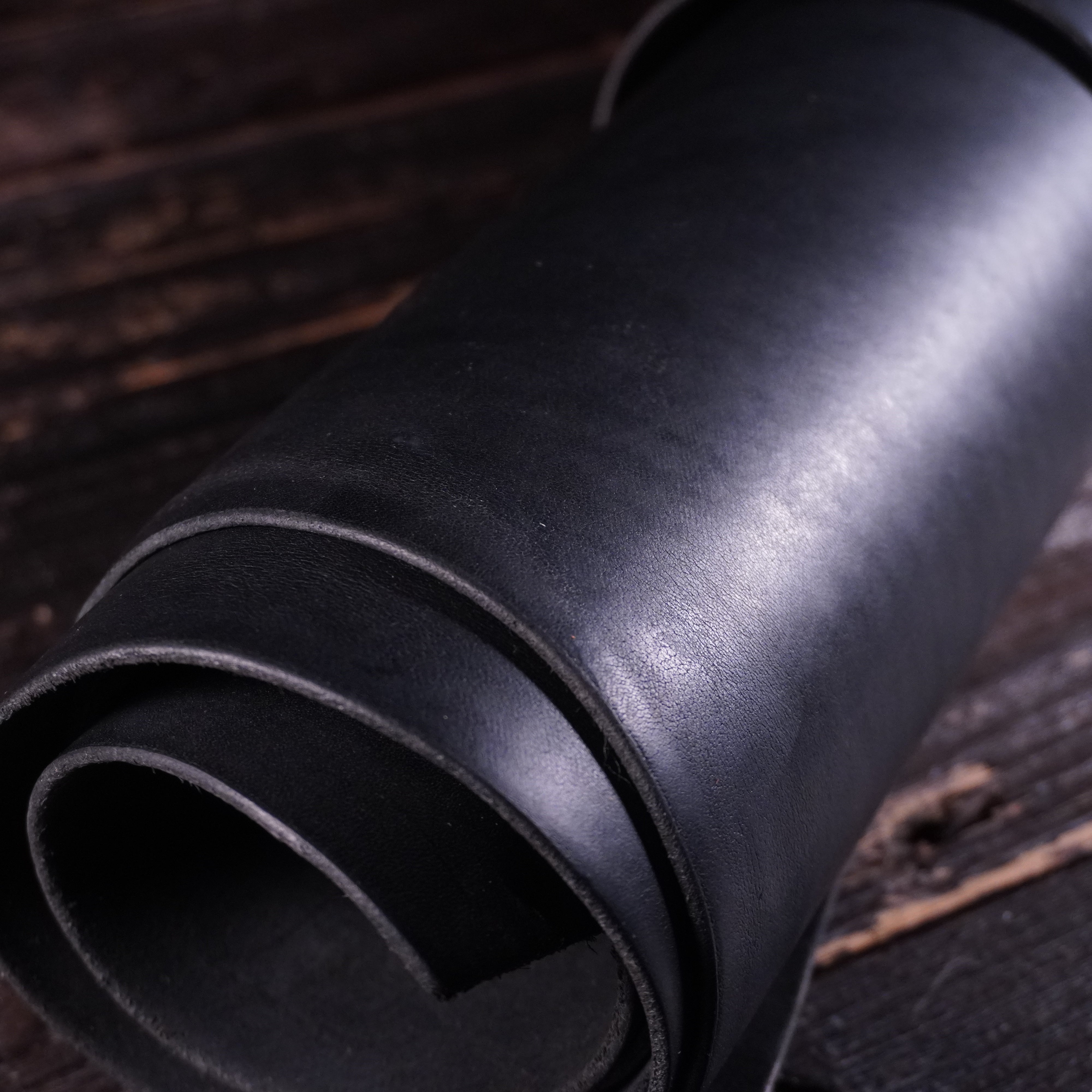 Horween - Black 6oz Nº.7