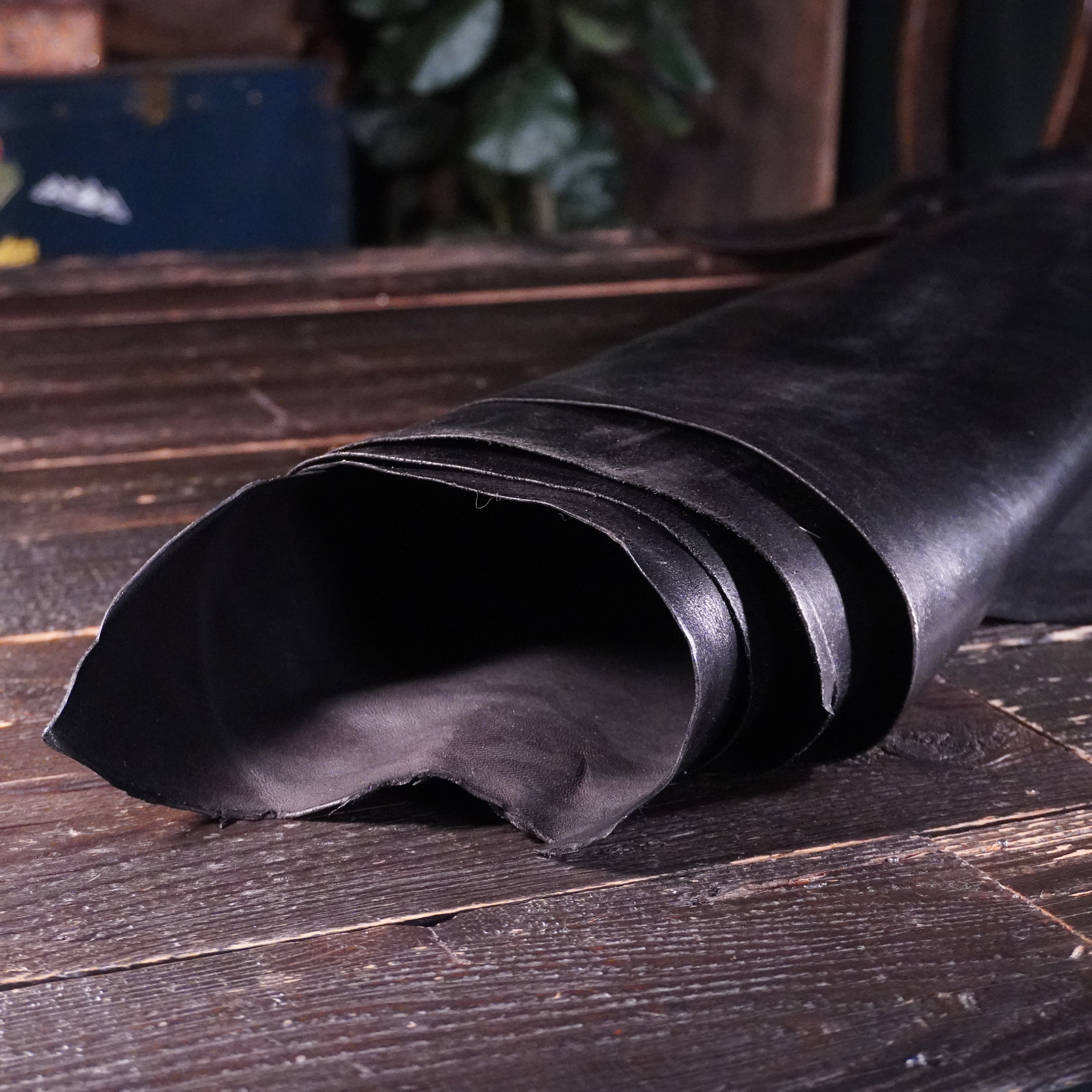 Horween - Double Waxed Black Horse Front Nº.8