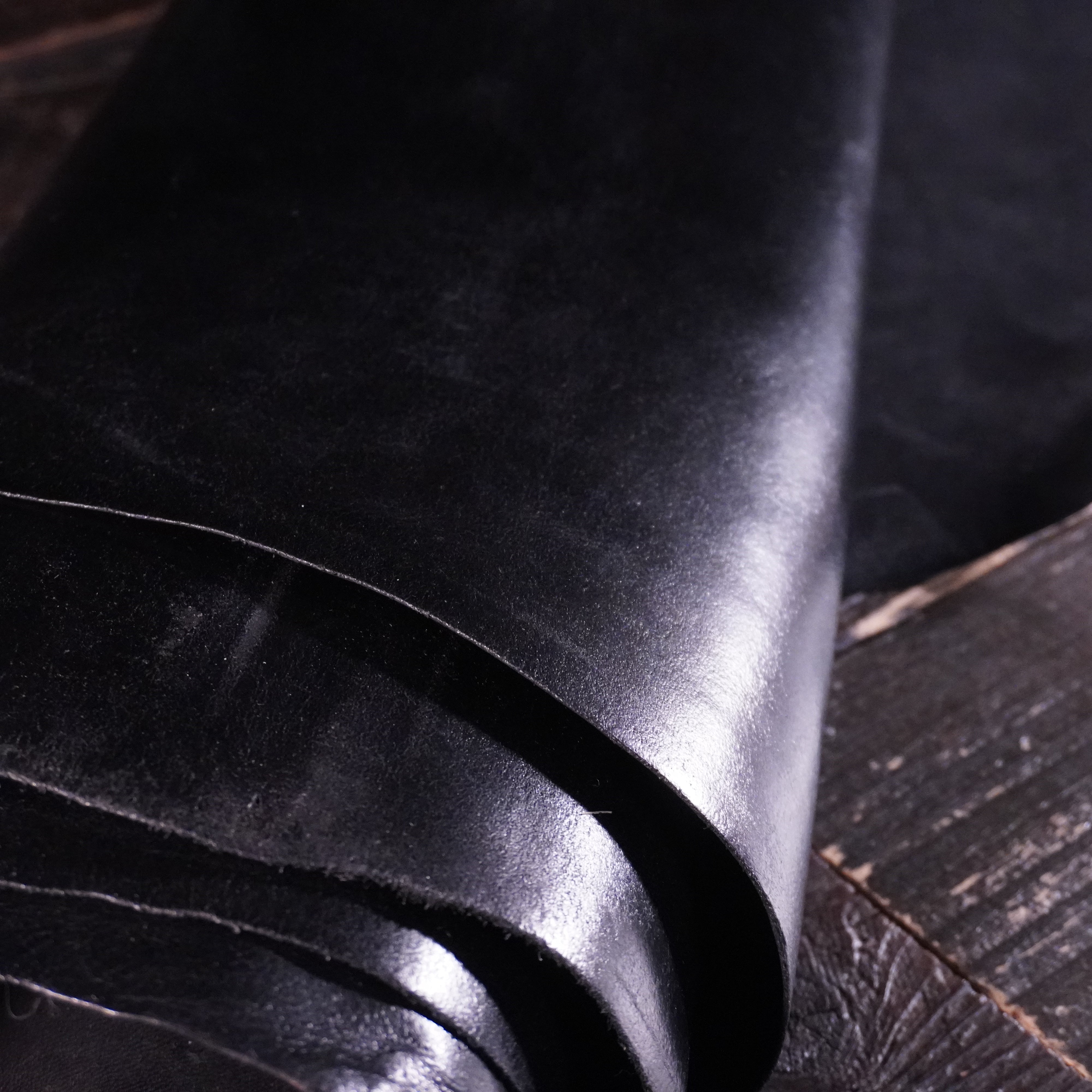 Horween - Double Waxed Black Horse Front Nº.8